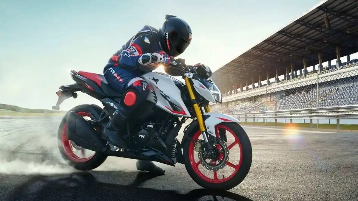 2026 TVS Apache RTR 160 4V ₹1.25 लाख में लॉन्च, ज्यादा फीचर्स और नए वेरिएंट के साथ