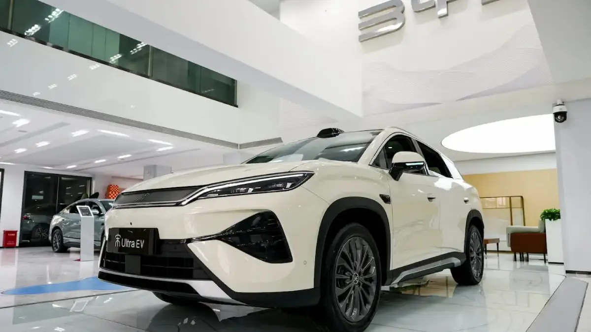 BYD Song Ultra EV लॉन्च: 710Km रेंज, 9 मिनट चार्जिंग और ₹21 लाख से कीमत