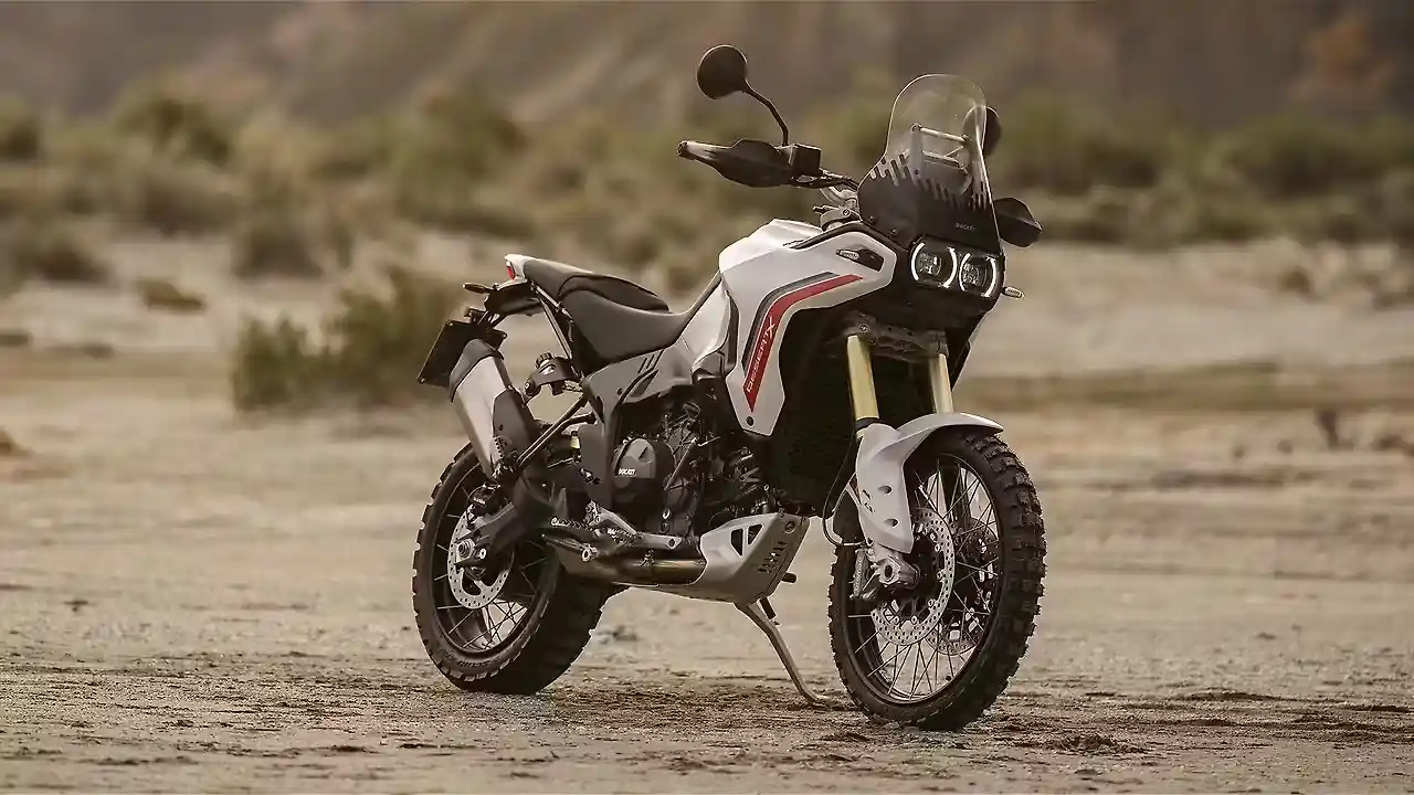 Ducati DesertX का नया अवतार लॉन्च: बिल्कुल नए इंजन और हल्के चेसिस के साथ आई एडवेंचर बाइक, जानें क्या है खास
