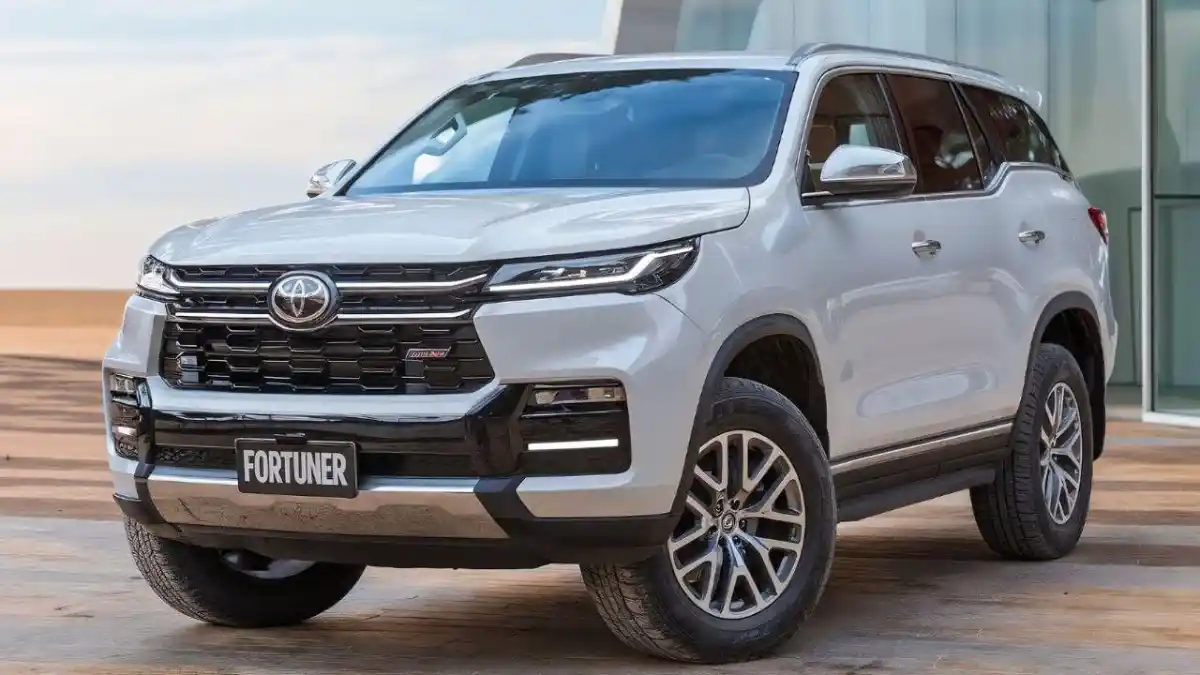 Next-Gen Toyota Fortuner 2027 – नया प्लेटफॉर्म, दमदार डिजाइन और एडवांस फीचर्स के साथ आने की तैयारी